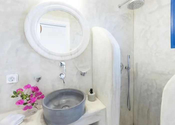 Βίλα Martineli - A Beachfront Estate *