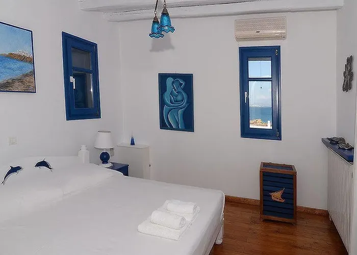 Βίλα Martineli - A Beachfront Estate *